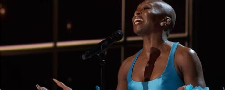 Dionne Warwick performs &ldquo;Falando Serio (Honestly)&rdquo;