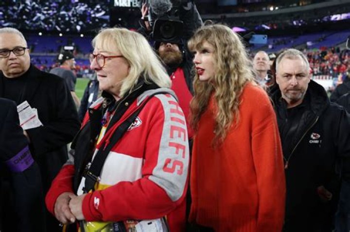 donna kelce, taylor swift