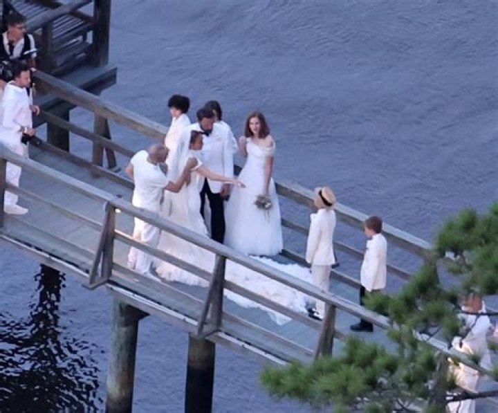 Guests all wearing white arrive to the cocktail reception at Ben and Jen&sbquo;&Auml;&ocirc;s wedding, held at Ben&sbquo;&Auml;&ocirc;s plantation home near Savannah, GA. Pictured: GV,General View Ref: SPL5333689 210822 NON-EXCLUSIVE Picture by: SplashNews.com Splash News and Pictures USA: +1 310-525-5808 London: +44 (0)20 8126 1009 Berlin: +49 175 3764 166 World Rights