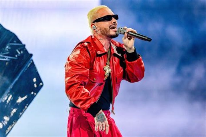 J Balvin Wins At The Premio Lo Nuestro Awards