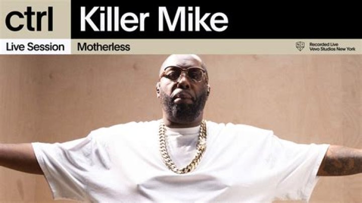 Killer Mike Waves To The Crowd