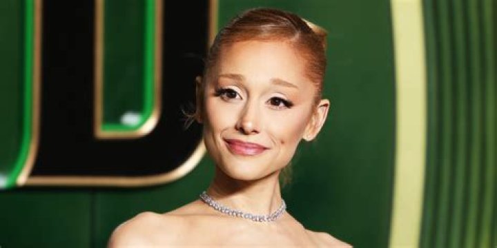 Singer Ariana Grande and actor and comedian Pete Davidson were spotted out together in New York, USA. The couple went shopping at Whole Foods accompanied by a large bodyguard. Ariana left her pants at home, opting only for an over-sized grey sweater and her signature thigh high boots. Pete stuck up the middle finger as the couple walked back to their apartment. Pictured: Ariana Grande,Pete Davidson Ref: SPL5006088 240618 NON-EXCLUSIVE Picture by: 247PAPS.TV / SplashNews.com Splash News and Pictures Los Angeles: 310-821-2666 New York: 212-619-2666 London: 0207 644 7656 Milan: +39 02 4399 8577 World Rights, No Portugal Rights