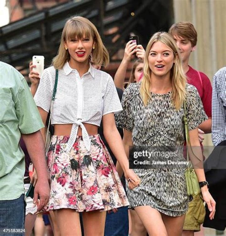 Taylor Swift & Martha Hunt