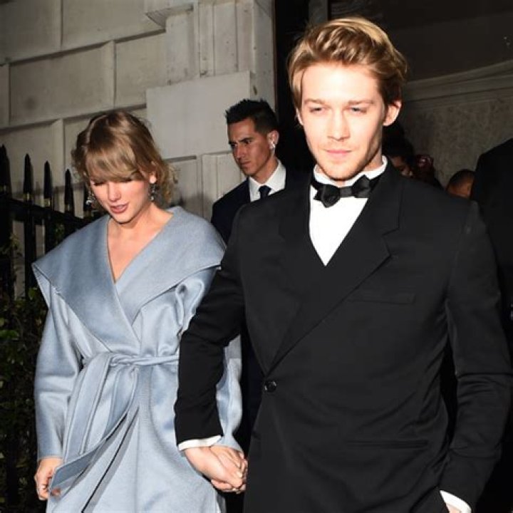 taylor swift joe alwyn